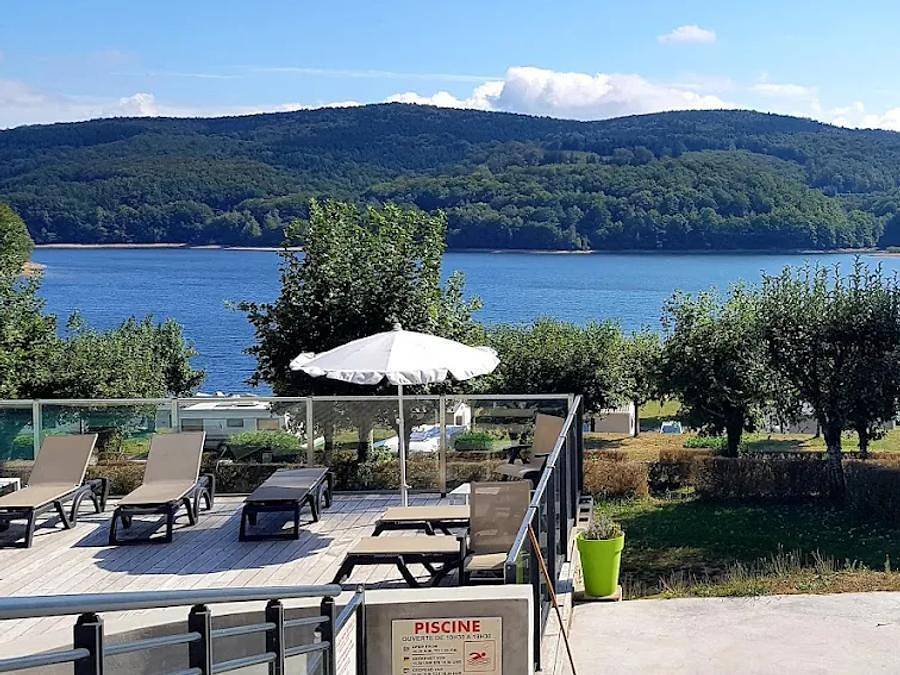 Camping Le Rouquié du Lac - Chalet 4 personnes - Gitotel (4couchages) in Lamontélarié, Région de Lacaune