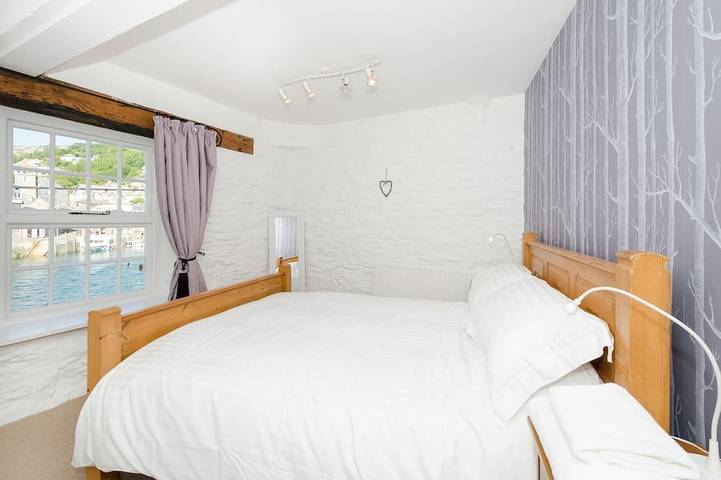 Superbe propriété pour quatre au coeur de Looe avec des vues fabuleuses. in Looe, Cornouailles