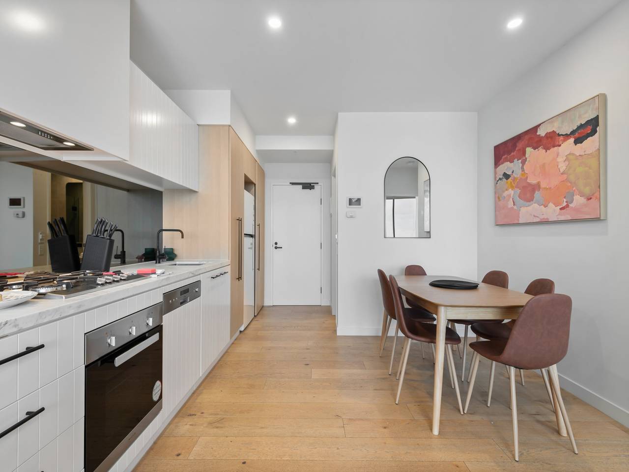 Entire apartment, Contemporary 2-Bed Haven with Swimming Pool in Monash City, Melbourne