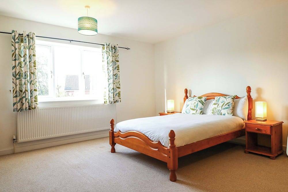 Five Acres, pet friendly, with hot tub in Chesterfield in Chesterfield, Derbyshire