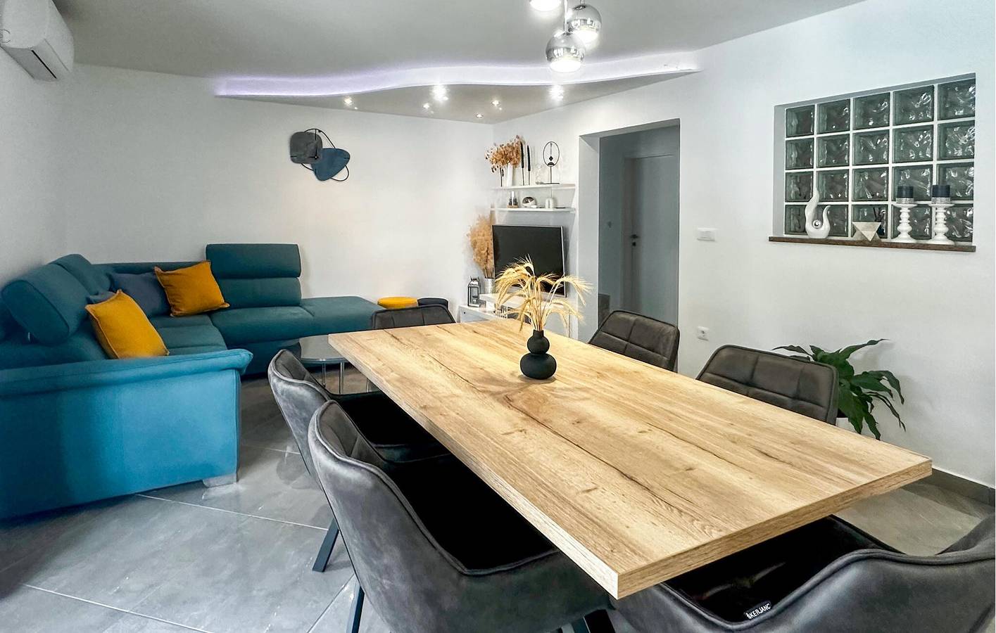 Ganze Ferienwohnung, Ferienwohnung für 6 Personen mit Terrasse in Režanci, Svetvinčenat
