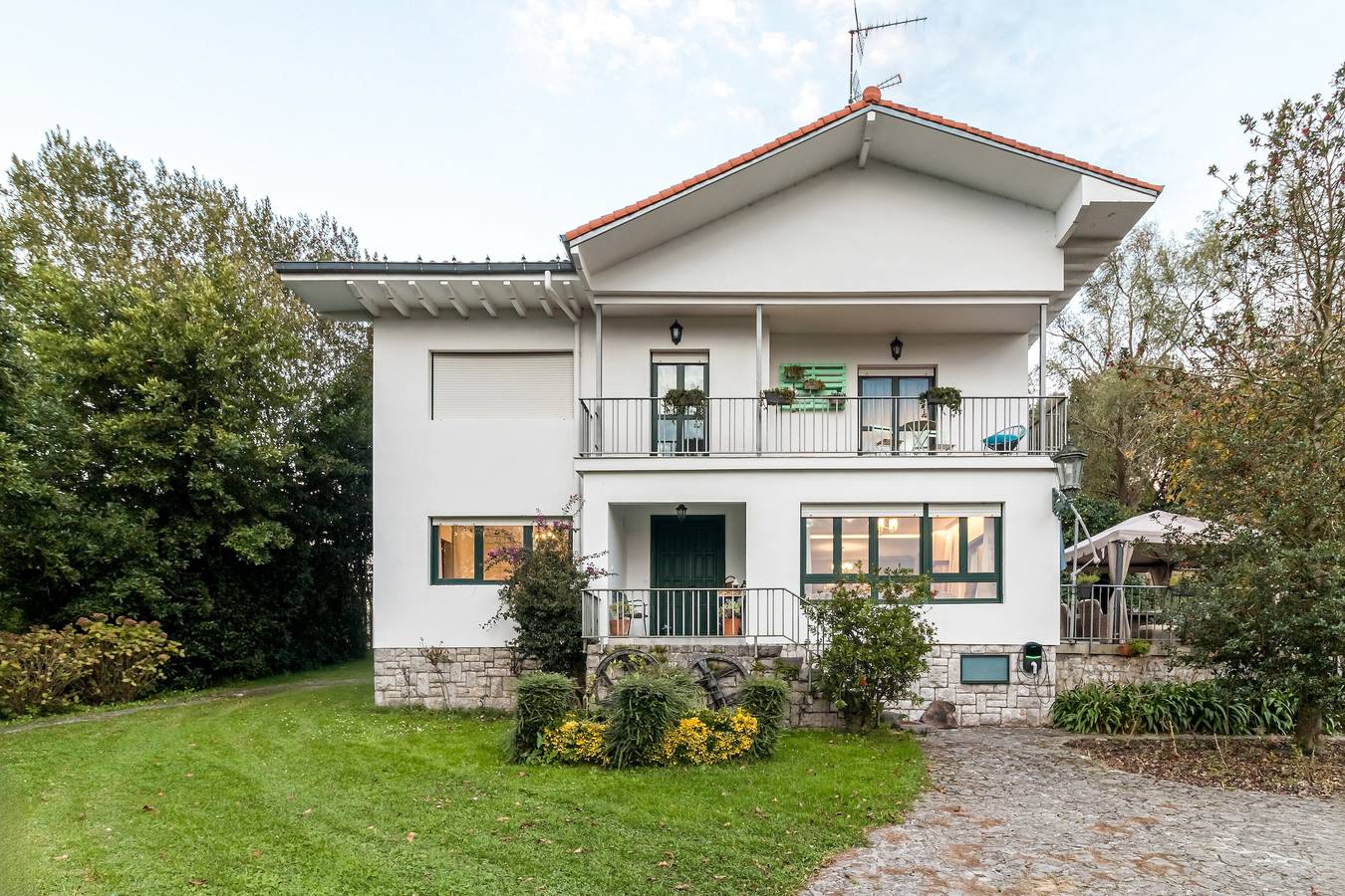 Landhaus 'Casa La Quinta' mit Bergblick, beheiztem Pool und Wlan in Colindres, Kantabrische Küste
