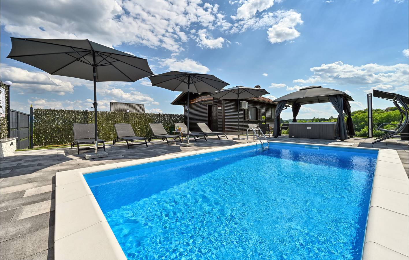 Charmant appartement met 2 slaapkamers, zwembad, terras en wifi in Krapina-Zagorje