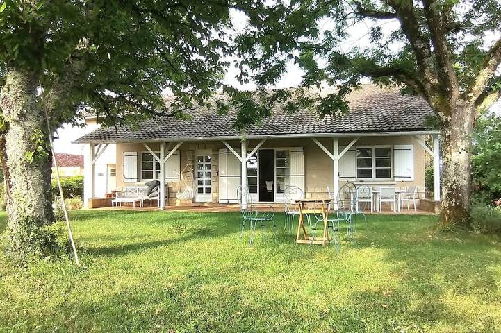 Location de vacances pour 6 personnes, avec jardin à Reilhaguet