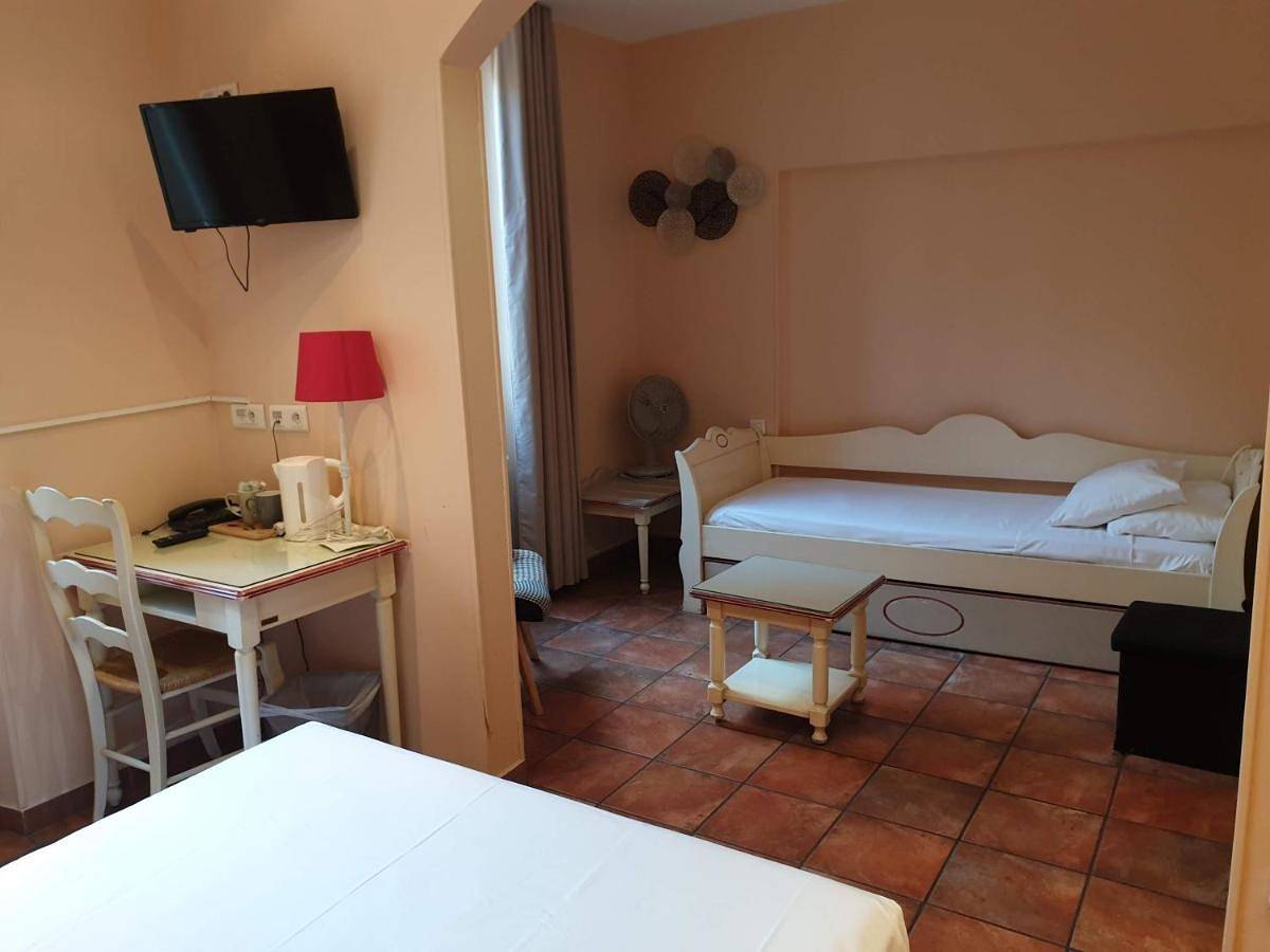 Classic room in Toulon, Côte méditerranéenne (France)