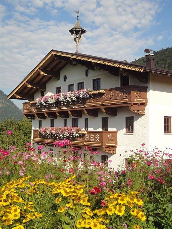 Ferienwohnung für 4 Personen, mit Balkon und Terrasse sowie Garten und Seeblick am Kaiserwinkl - 2