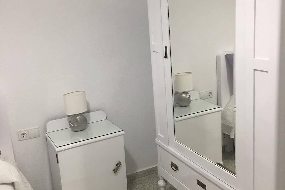 Apartamento entero, (S1) - Piso moderno de 3 dormitorios plano en el centro de la playa a 10-12 minutos a pie in Raval Roig, Alicante