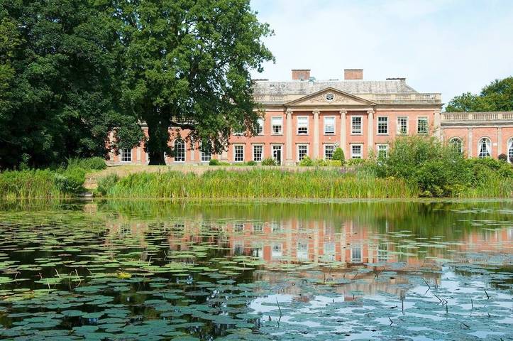 Hotel for 3 people, with Yard in Nottingham