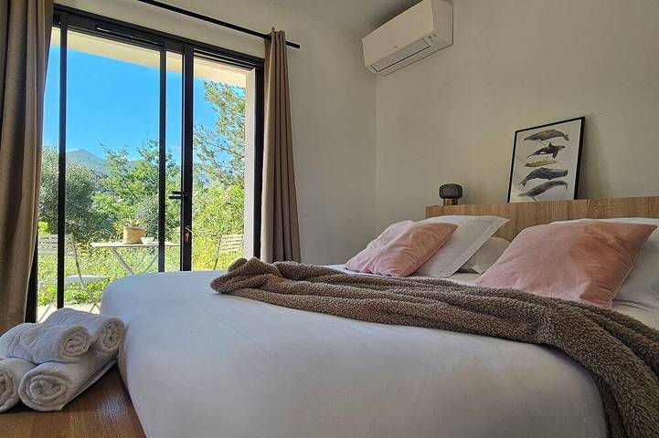 Gîte pour 2 personnes, avec piscine ainsi que jardin et terrasse à Olmiccia - 4