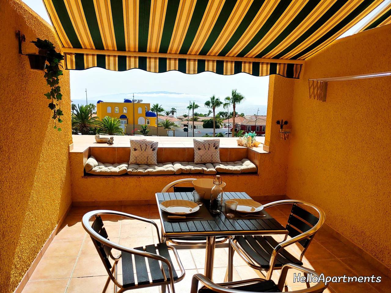 Apartamento entero, Hermoso apartamento en Playa de La Arena con piscina y terraza, cerca de Los Gigantes in Playa Neptuno (Santiago del Teide), Santiago del Teide