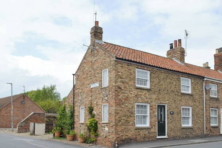 Log cabin for 4 people, with garden, with pets in Brandesburton