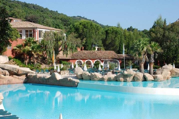 Gîte pour 4 personnes, avec piscine ainsi que jardin et vue, animaux acceptés
