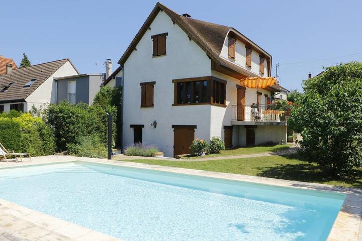 Chambre d’hôte pour 2 personnes, avec Terrasse et Jardin ainsi que Piscine et Vue