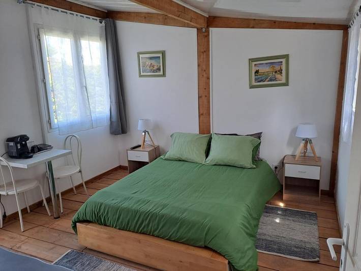 Chambre d’hôte pour 2 personnes, avec jardin ainsi que terrasse et piscine