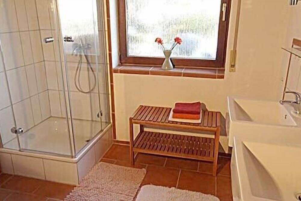 Ganze Wohnung, Große, komfortable Ferienwohnung in ruhiger Ortsrandlage. in Reihen, Sinsheim