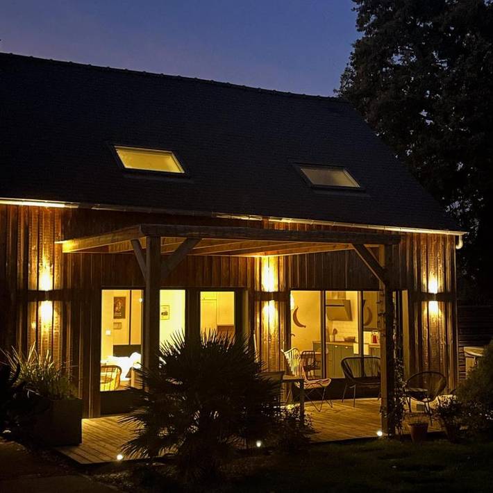 Location de vacances pour 9 personnes, avec vue ainsi que piscine et jardin dans Val-d'Izé