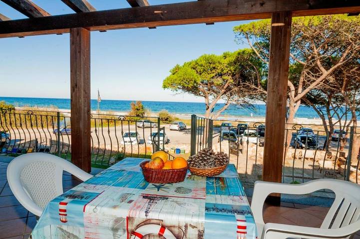 Appart’hôtel pour 2 personnes, avec Balcon et Terrasse ainsi que Jardin et Vue à Budoni