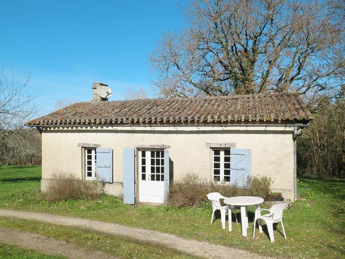 Location de vacances pour 3 personnes, avec terrasse et jardin, animaux acceptés à Labretonie