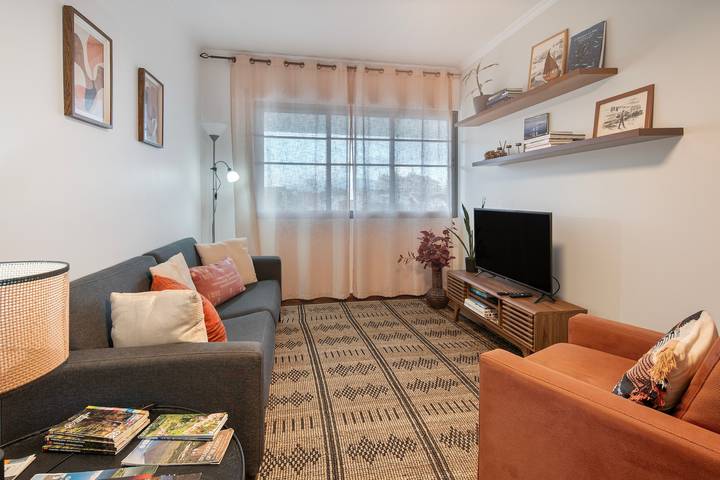 Apartamento entero, Apartamento 'Casa 84' con vistas al mar, terraza privada y Wi-Fi in Isla de San Miguel, Ponta Delgada