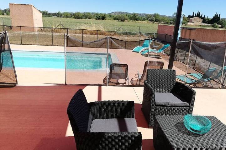 Location de vacances pour 8 personnes, avec jardin et terrasse, animaux acceptés à Cournonsec