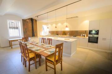 Gîte pour 15 personnes, avec piscine ainsi que jardin et vue à Étoile-sur-Rhône