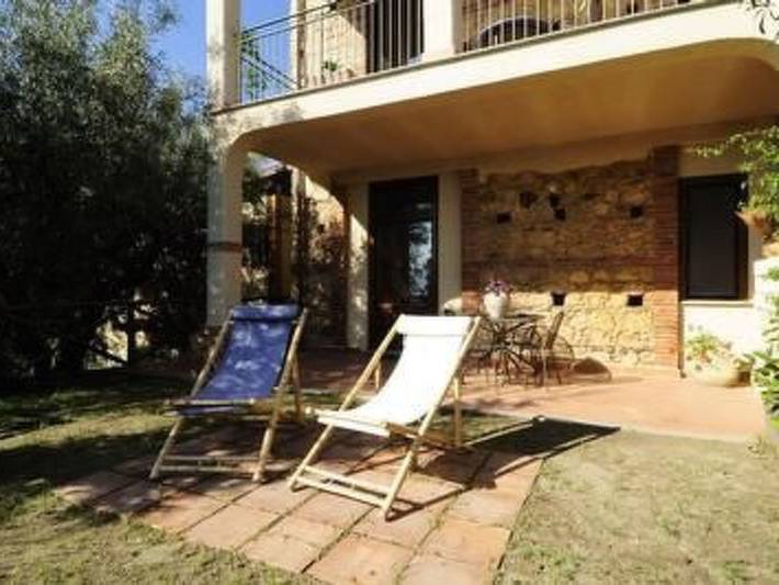 Apartamento entero, Acogedor apartamento junto a la playa: ¡a 900 m de la orilla, con cuna y nevera incluidas! in Gioiosa Marea, Provincia de Messina