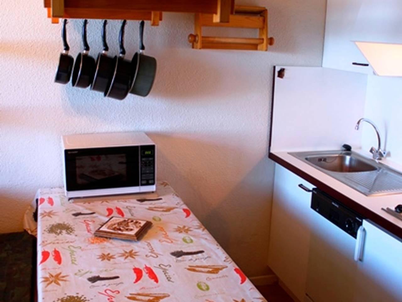Studio entier, Studio confortable au centre, pied des pistes in Super Besse, Besse-et-Saint-Anastaise