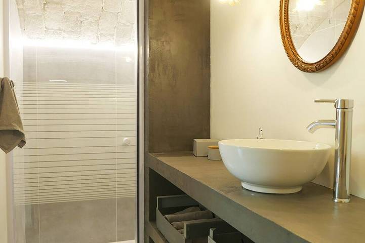 Gîte pour 2 personnes, avec terrasse ainsi que jardin et piscine à Navacelles - 3