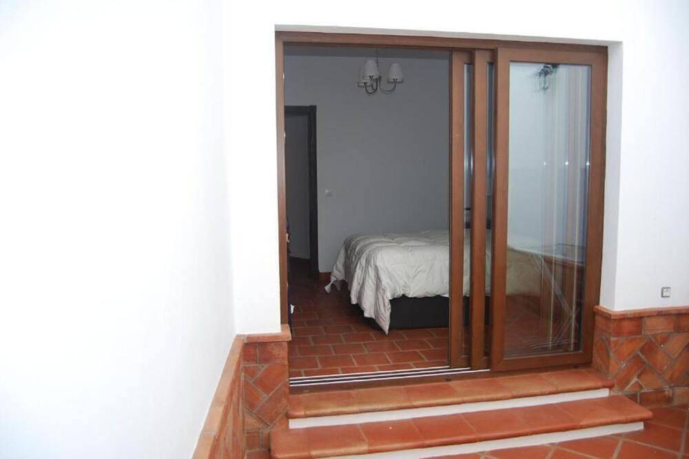 Entire apartment, Bodeguetas 1 bedroom with patio pets welcome in Constantina, Sierra Morena