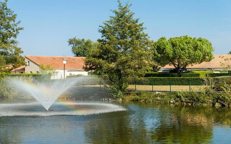 Parc de vacances pour 4 personnes, avec jardin et piscine en Charente-Maritime - 3