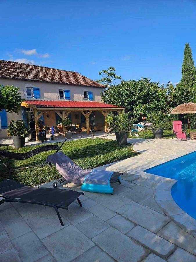 Chambre d’hôte pour 2 personnes, avec Terrasse et Jardin ainsi que Piscine et Vue