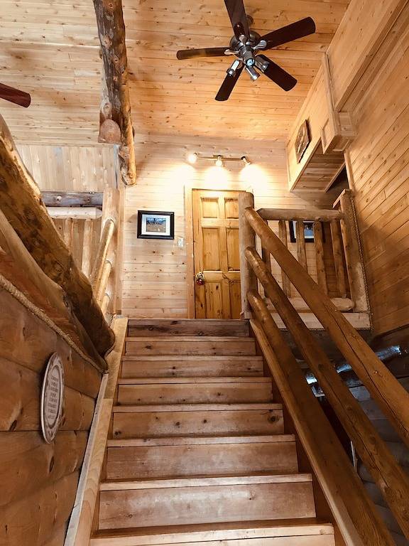 Cottage rentals for 8 people, with garden and terrace in Algonquin Provincial Park