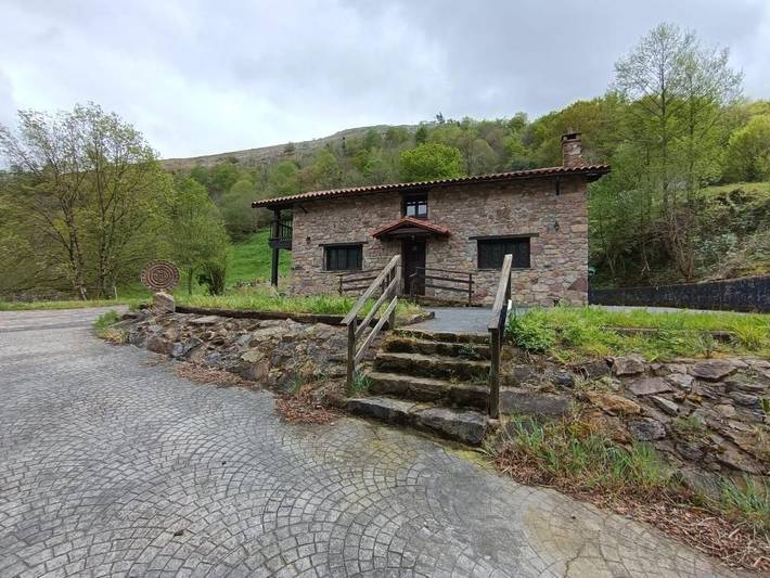 Casa rural para 10 personas, con jardín y vistas en Valle del Miera - 2