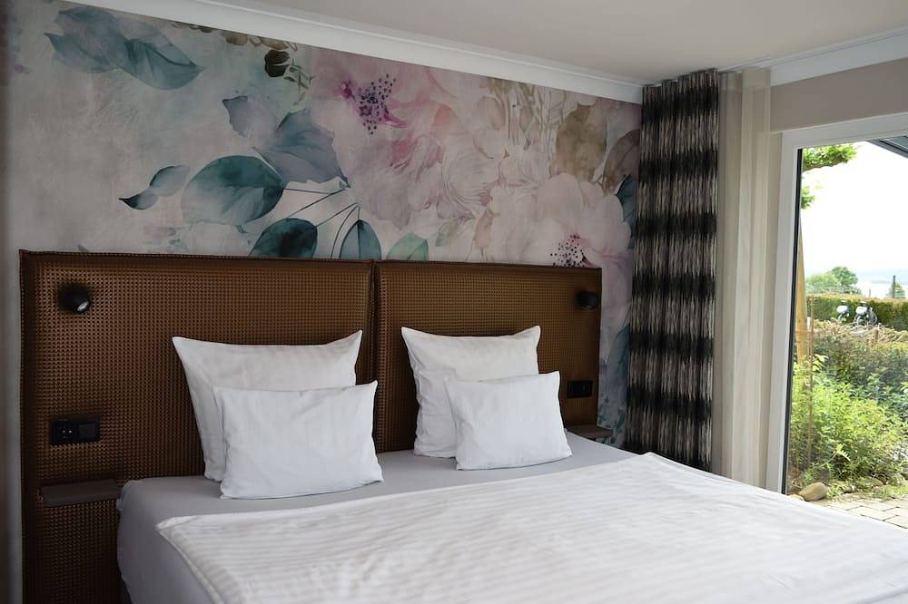 Ganze Wohnung, Doppelzimmer mit Seeblick, 21qm, mit Dusche/Wc und eigener Terrasse, max. 2 Personen in Hagnau am Bodensee, Region Bodensee-Oberschwaben