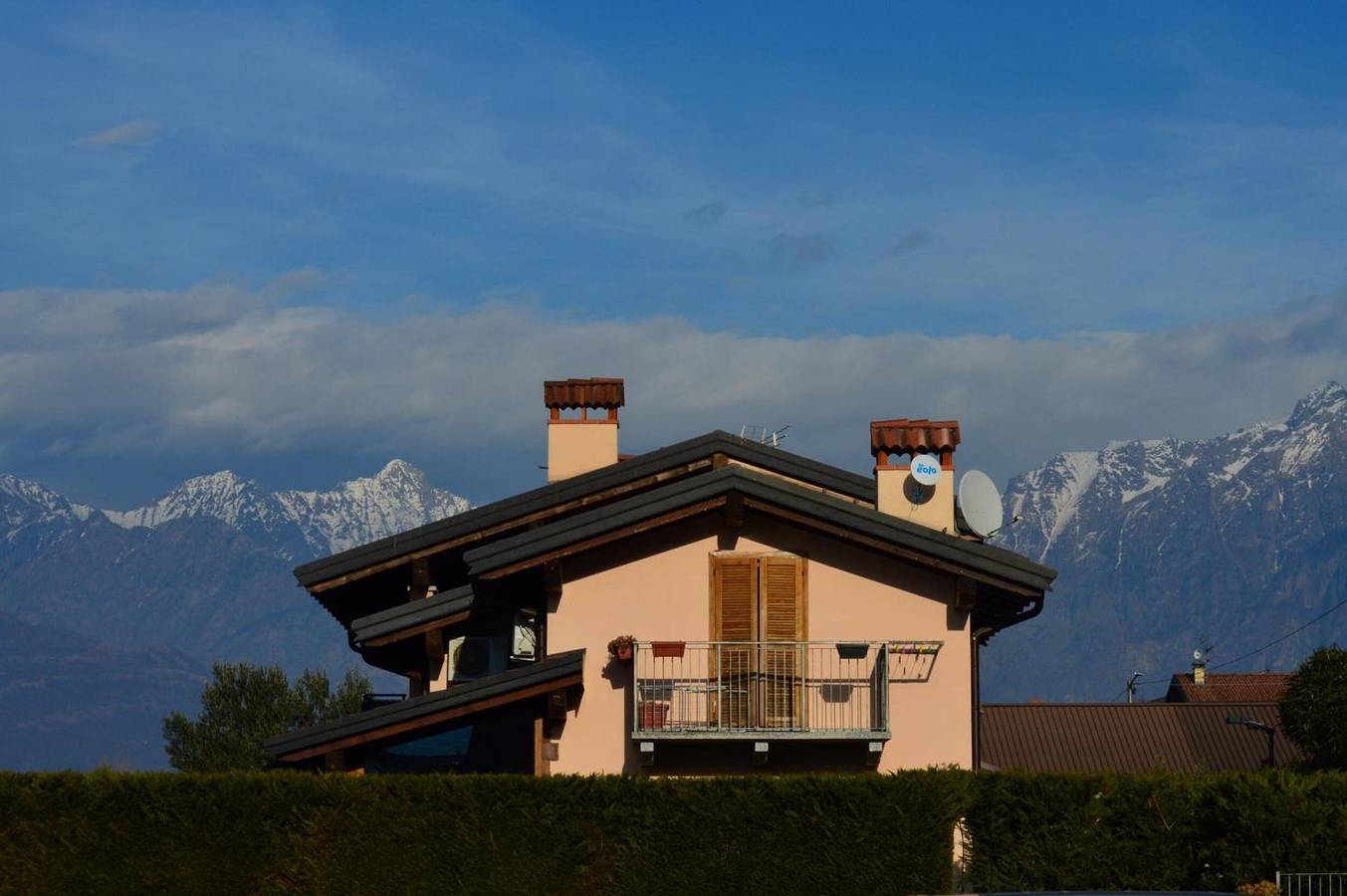Ganze Wohnung, Modernes Apartment mit Terrasse und Galerieebene in Colico, Orobie Alpen West