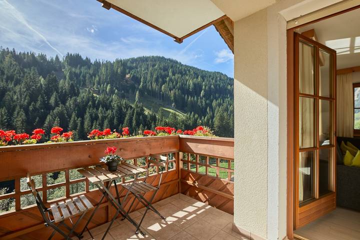 Apartamento inteiro, Apartamento "Mareiter Stein Blasighof" com vista para a montanha, Wi-Fi, terraço e jardim in Bichl (Ratschings), Racines