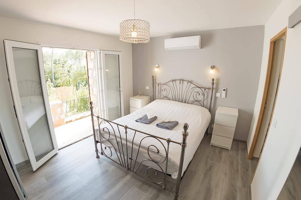 Recientemente renovado para 2019!  Alquiler de villa de lujo en el sur de Francia para 10 in Le Rouret, Region de Cannes
