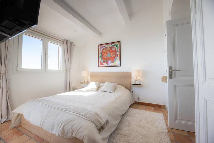 Villa pour 10 personnes, avec jardin ainsi que vue et piscine, animaux acceptés dans Saint-Aygulf - 2