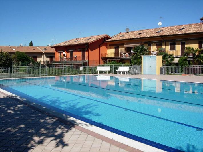 Ferienwohnung für 5 Personen, mit Balkon und Terrasse sowie Pool und Ausblick