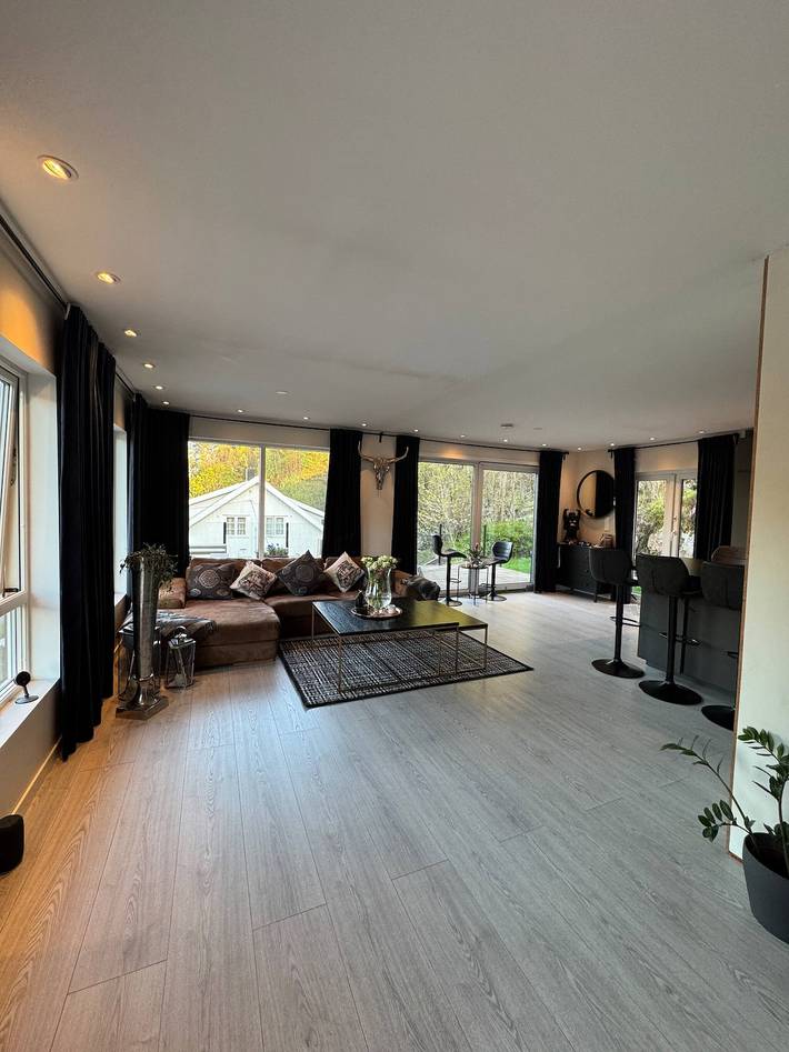 Feriehus for 17 personer, med hage og utsikt i tillegg til terrasse i Kristiansand