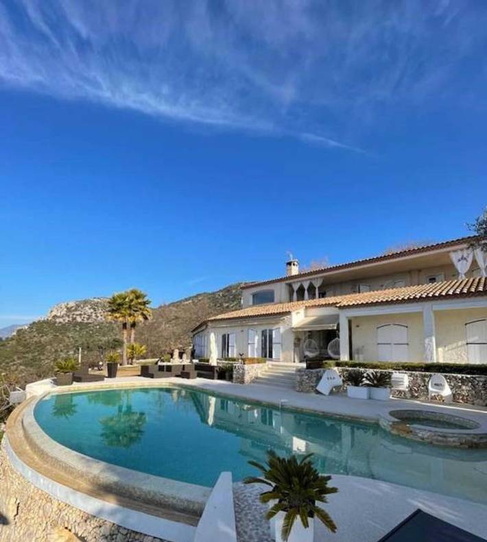 Location de vacances pour 8 personnes, avec piscine ainsi que terrasse et vue sur le lac à Aspremont - 2