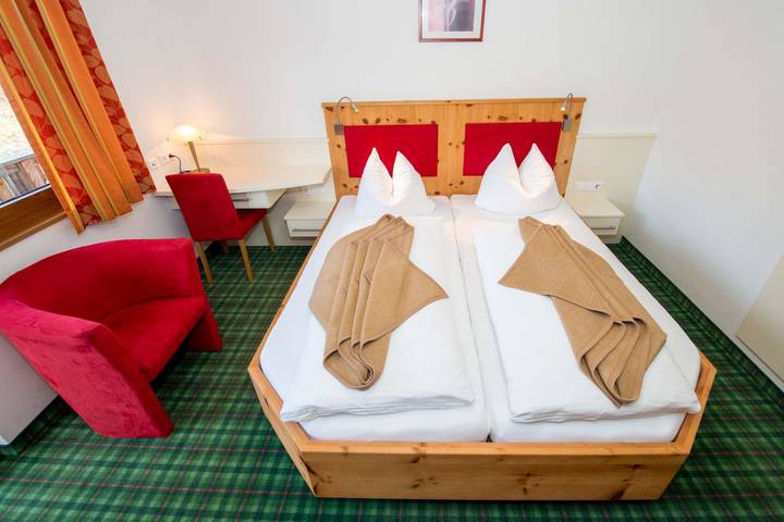 Doppelzimmer mit Nordbalkon in Kreuzeckgruppe, Berg im Drautal
