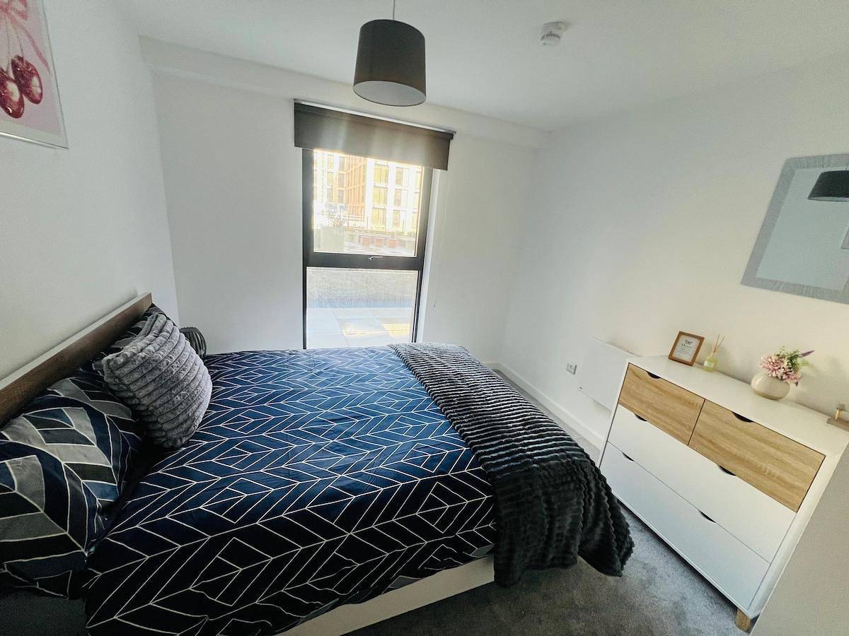 Ganze Ferienwohnung, Sleeps 3 - Garden and Parking - Near Old Trafford in Greater Manchester