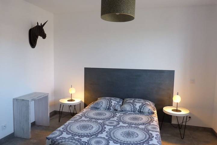 Location de vacances pour 6 personnes, avec terrasse et jardin à Saint-Paulet-de-Caisson - 2