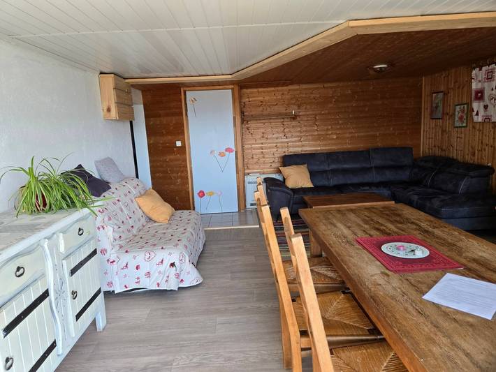 Ganze Wohnung, Ferienwohnung 'Charmant Vue Mont-Blanc' mit Bergblick und WLAN in Onnion, Region Bonneville