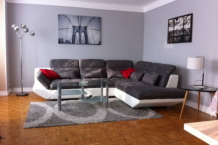Ganze Wohnung, Tolle Ferienwohnung mit Aussicht, in der Nähe von Montreux in La Tour-de-Peilz, Genfer See