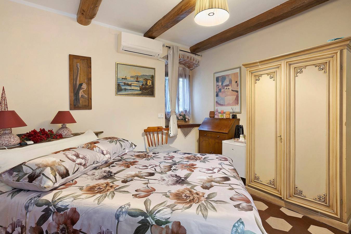 Stanza 'Stanza 2' con vista montagna, Wi-Fi e aria condizionata in Casano-Dogana-Isola, Luni