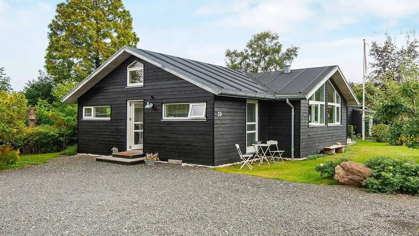 Ferieudlejning for 6 personer, med jacuzzi og terrasse i Ajstrup Strand