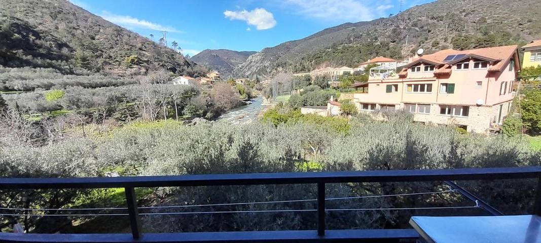 Gîte pour 6 personnes, avec vue et balcon à Cisano sul Neva - 2