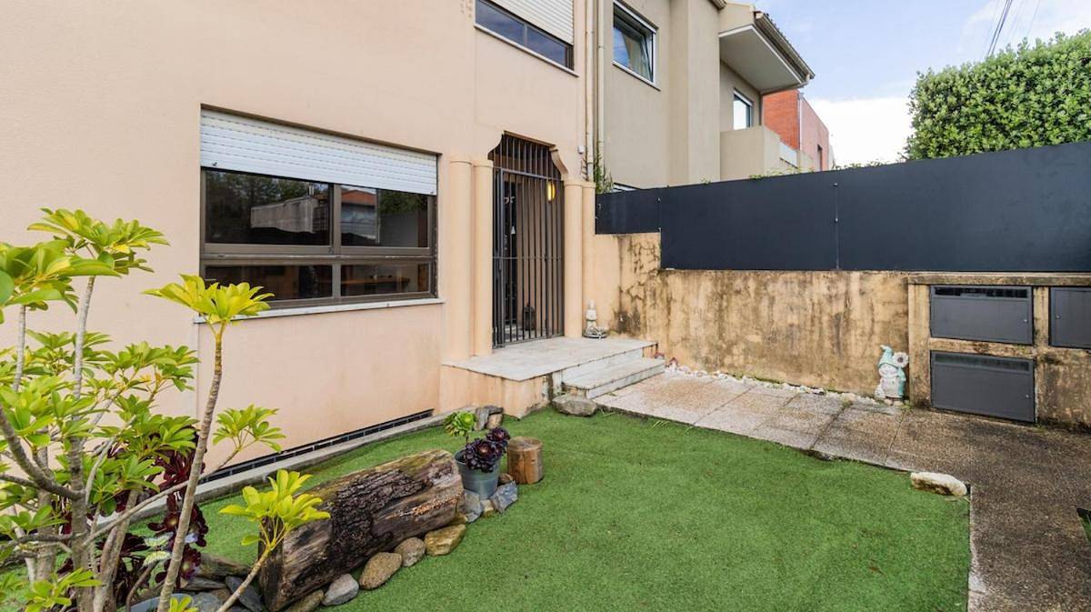 Four-Bedroom House in Aldoar, Oporto